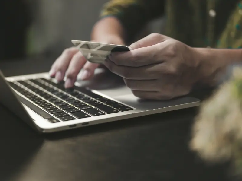 تجربة تسوق آمنة عبر الإنترنت مع يلا جو أونلاين